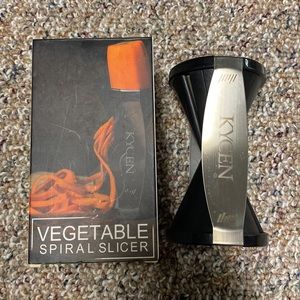 Spiral vegetable slicer by KYCEN
